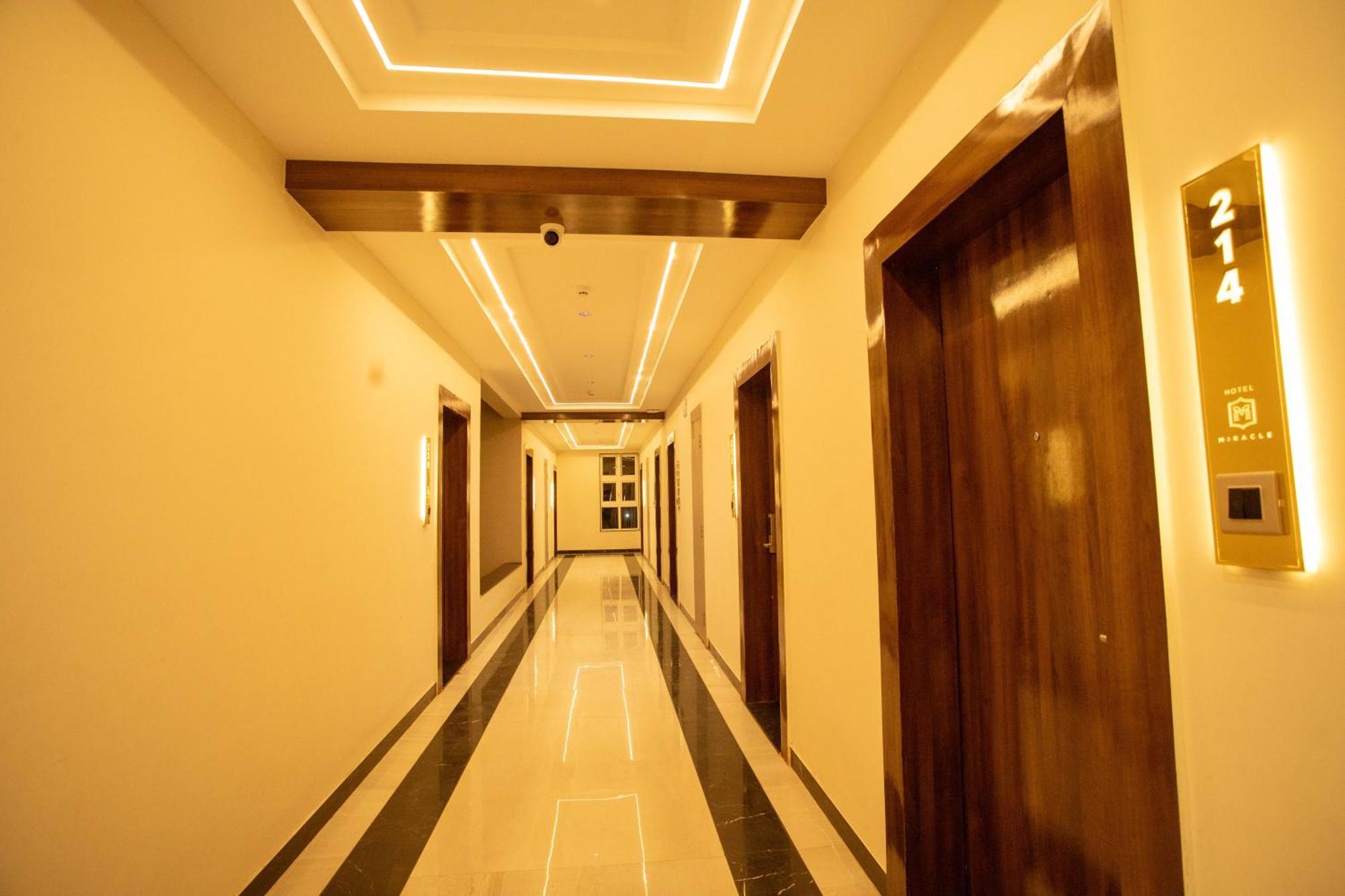 Hotel Miracle 2Km From Mahakal Temple 우자인 외부 사진