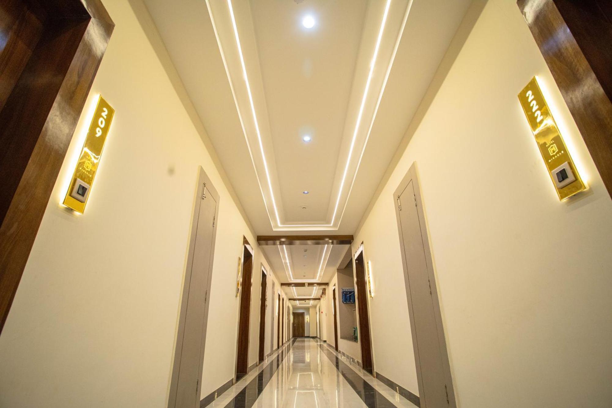 Hotel Miracle 2Km From Mahakal Temple 우자인 외부 사진