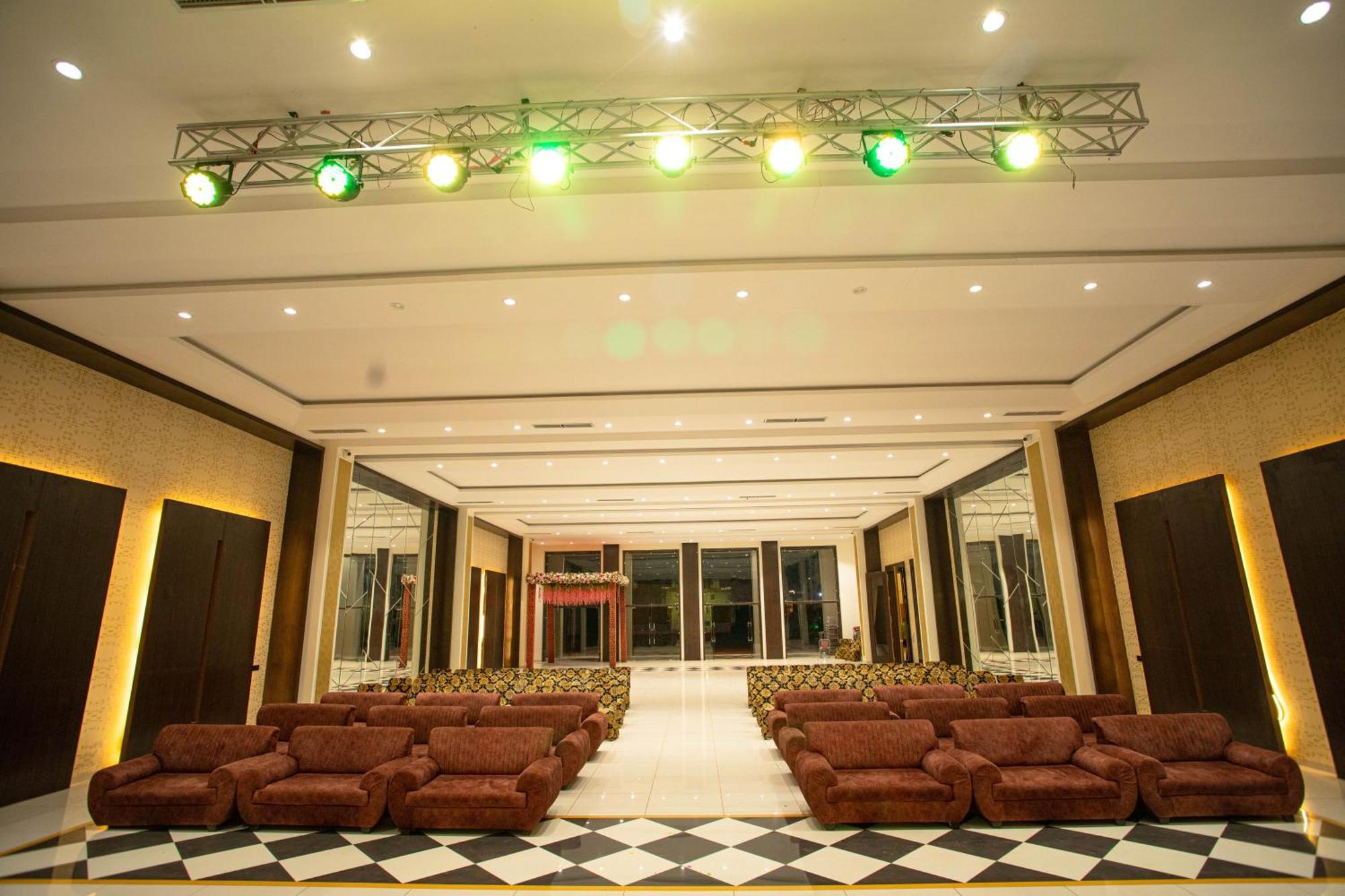 Hotel Miracle 2Km From Mahakal Temple 우자인 외부 사진