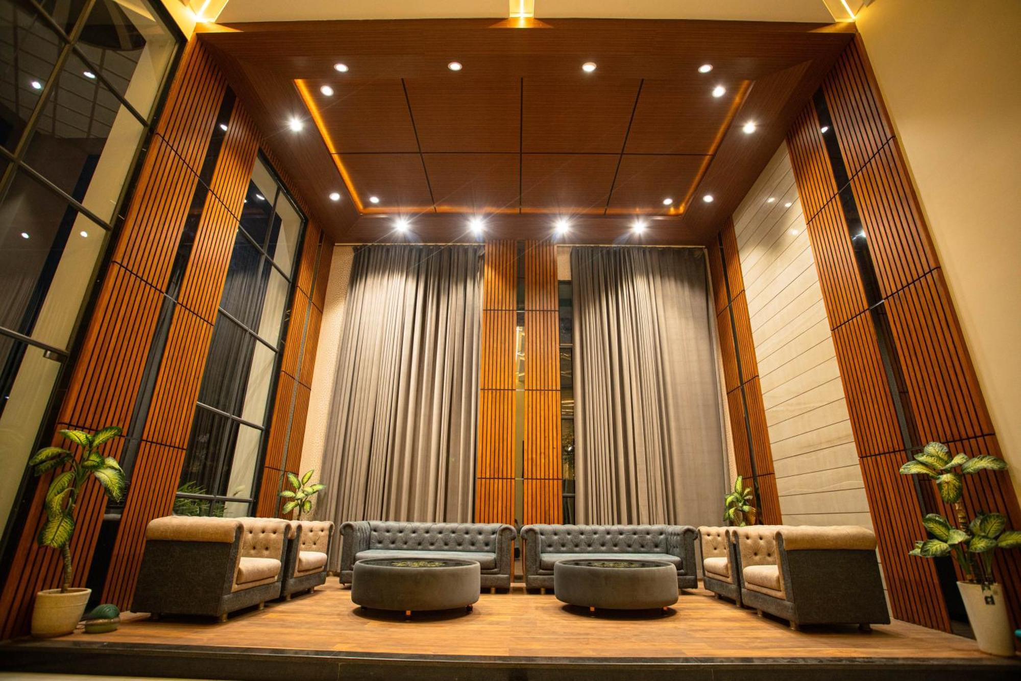 Hotel Miracle 2Km From Mahakal Temple 우자인 외부 사진
