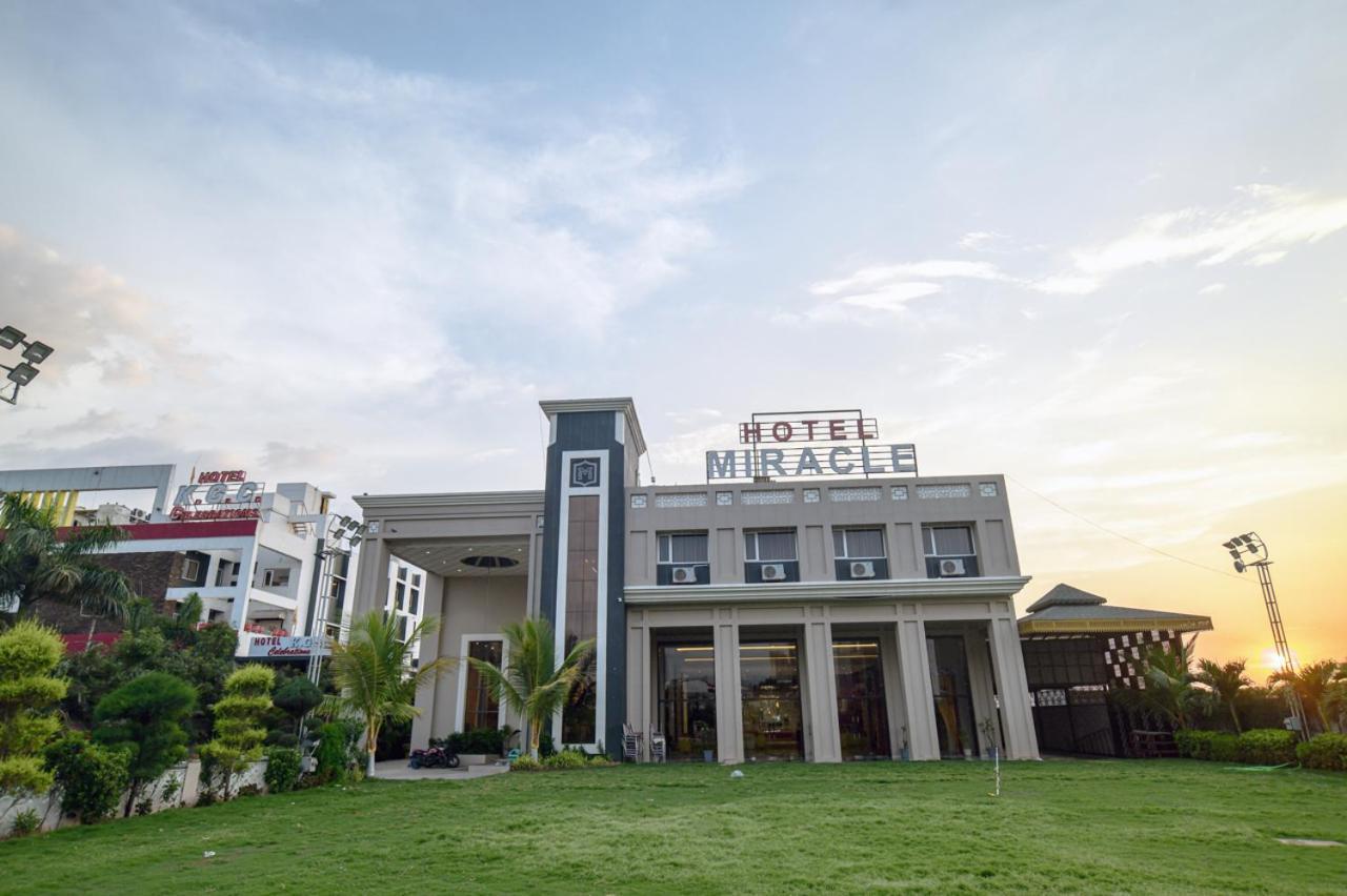 Hotel Miracle 2Km From Mahakal Temple 우자인 외부 사진