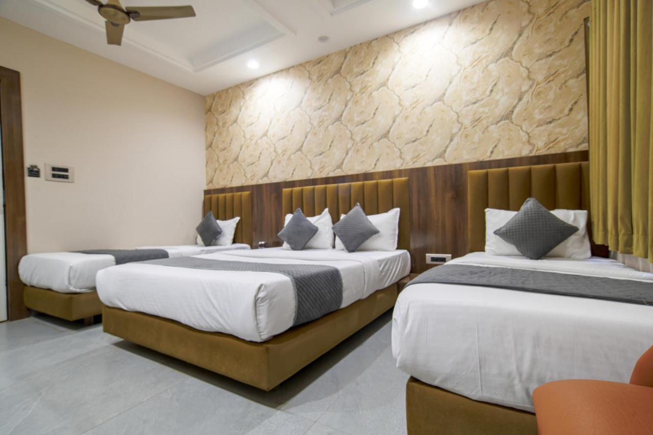 Hotel Miracle 2Km From Mahakal Temple 우자인 외부 사진