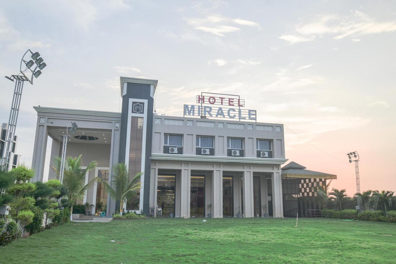Hotel Miracle 2Km From Mahakal Temple 우자인 외부 사진