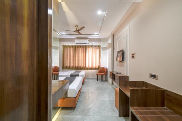 Hotel Miracle 2Km From Mahakal Temple 우자인 외부 사진