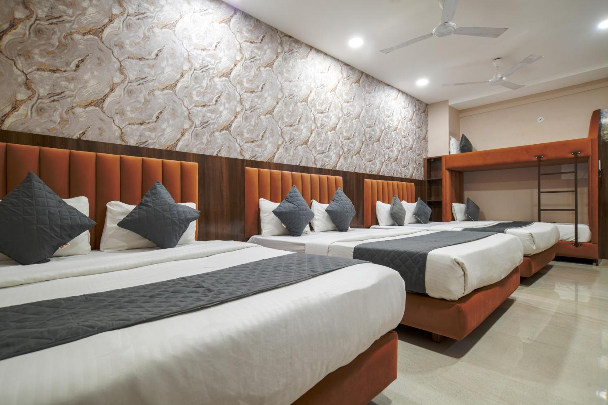Hotel Miracle 2Km From Mahakal Temple 우자인 외부 사진