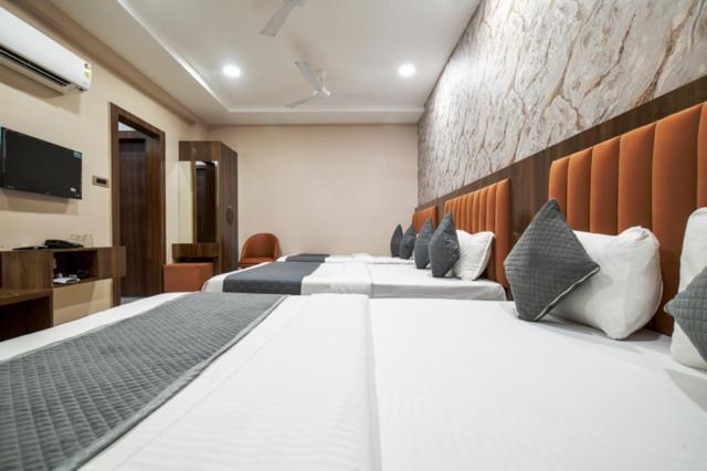 Hotel Miracle 2Km From Mahakal Temple 우자인 외부 사진