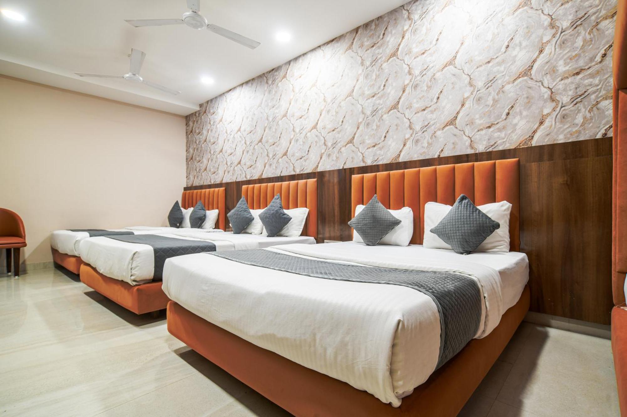Hotel Miracle 2Km From Mahakal Temple 우자인 외부 사진