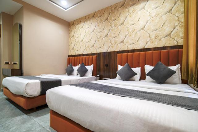 Hotel Miracle 2Km From Mahakal Temple 우자인 외부 사진