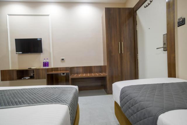 Hotel Miracle 2Km From Mahakal Temple 우자인 외부 사진