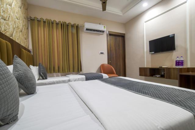 Hotel Miracle 2Km From Mahakal Temple 우자인 외부 사진