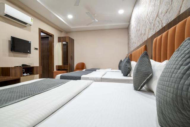 Hotel Miracle 2Km From Mahakal Temple 우자인 외부 사진