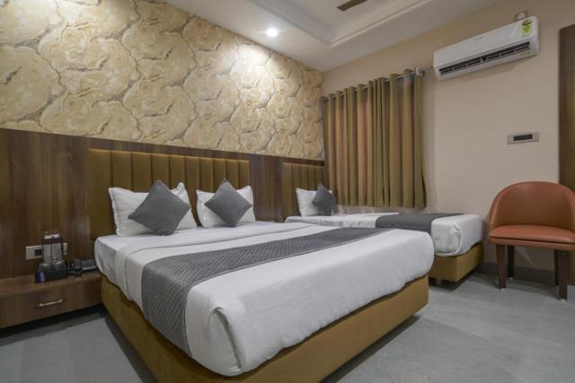 Hotel Miracle 2Km From Mahakal Temple 우자인 외부 사진