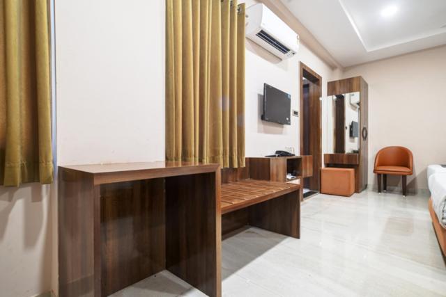 Hotel Miracle 2Km From Mahakal Temple 우자인 외부 사진