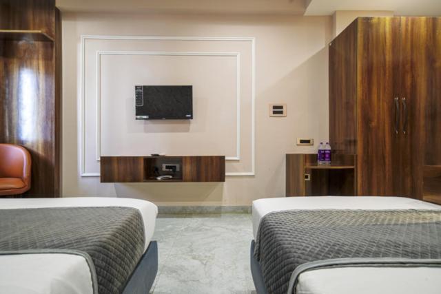 Hotel Miracle 2Km From Mahakal Temple 우자인 외부 사진