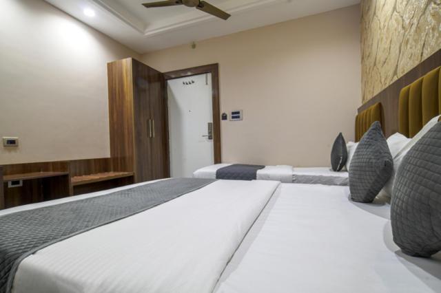 Hotel Miracle 2Km From Mahakal Temple 우자인 외부 사진