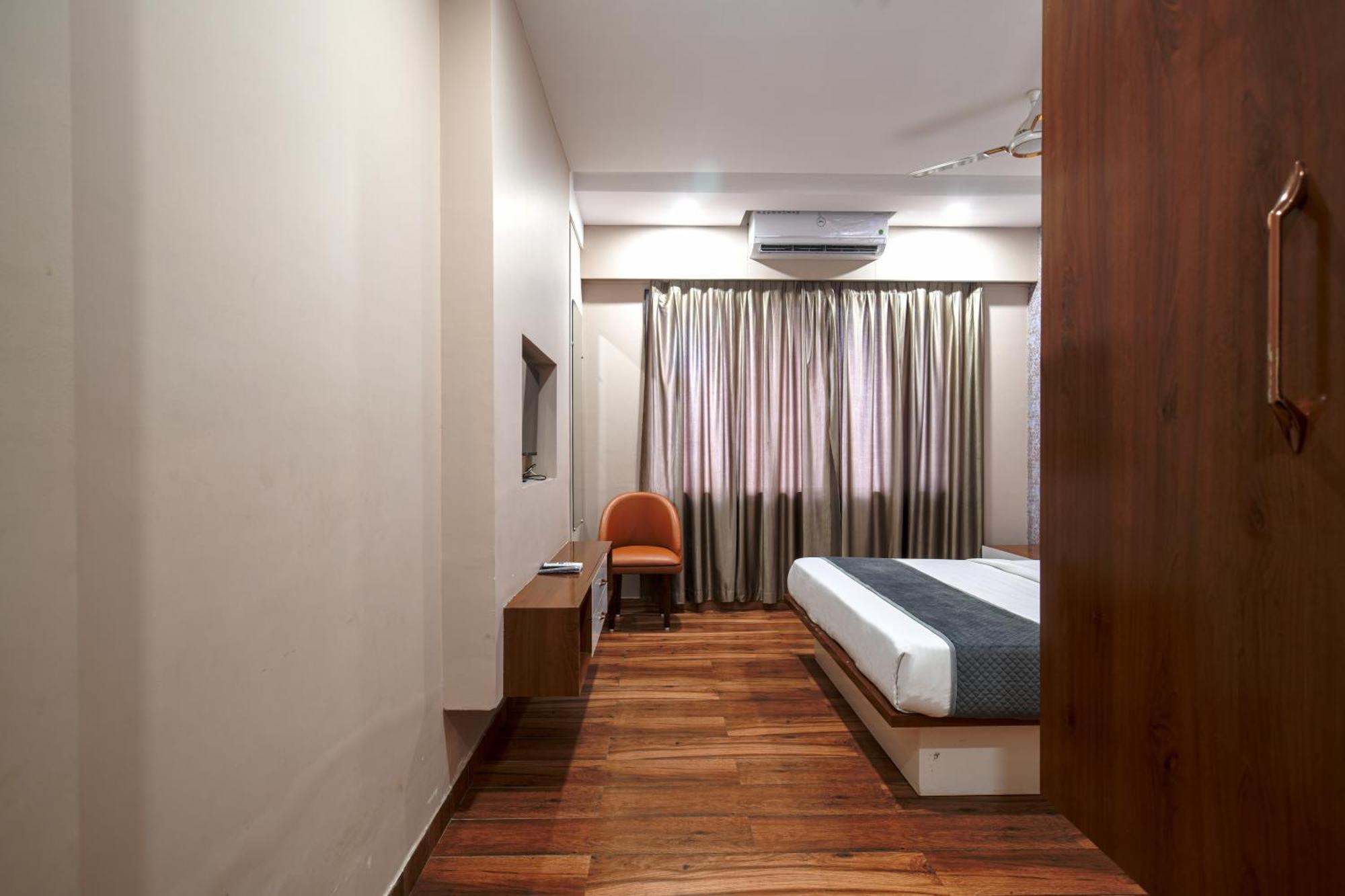 Hotel Miracle 2Km From Mahakal Temple 우자인 외부 사진