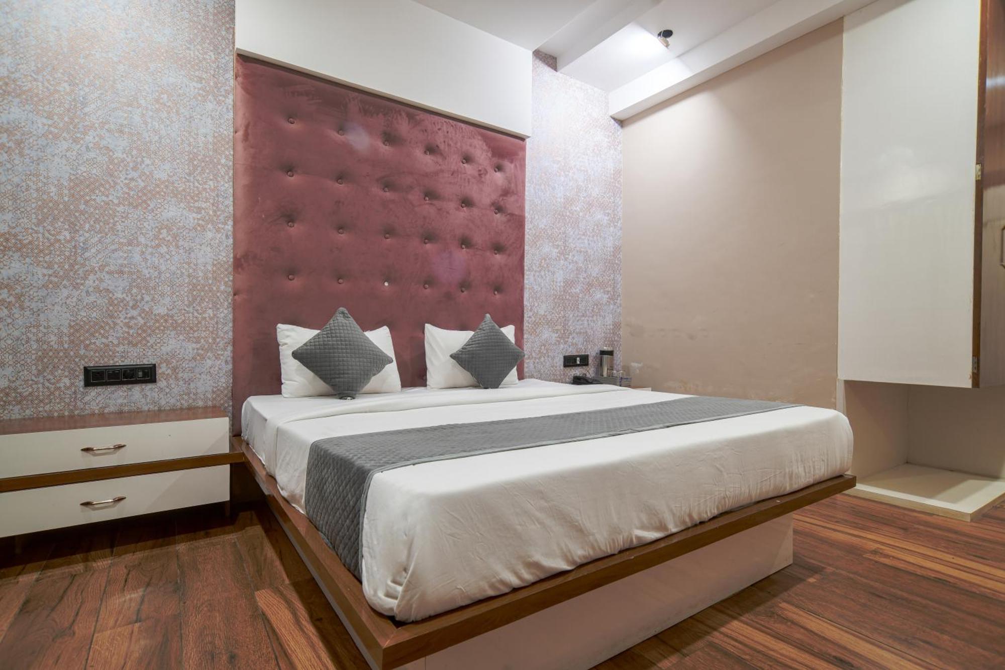 Hotel Miracle 2Km From Mahakal Temple 우자인 외부 사진